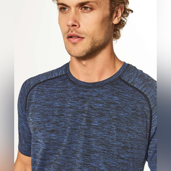Lululemon Men’s Metal Vent Tech Short Sleeve Performance Shirt in blue - M - Picture 3 of 10